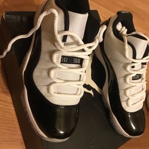 Jordan 11 concords low women’s size 8.5
